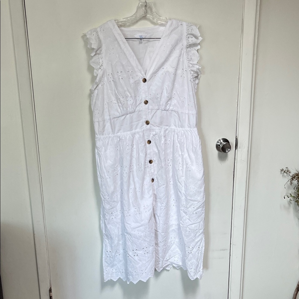 Time and Tru White Button-Up Blouse